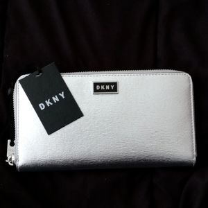 NWT DKNY chrome wallet